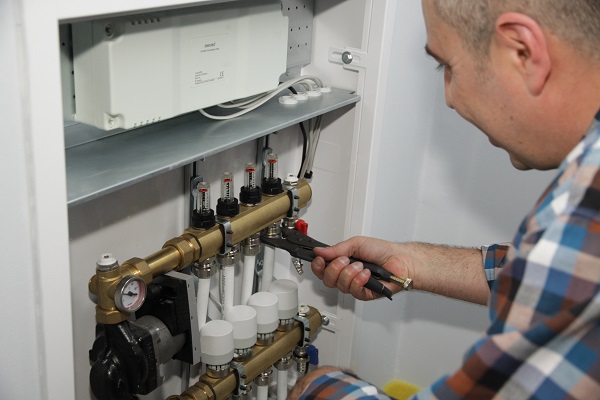 odpowietrzanie podłogówki ogrzewania podłogowego