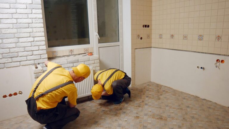 Ogrzewanie podłogowe wodne bez wylewki — demontaż zbędnych grzejników